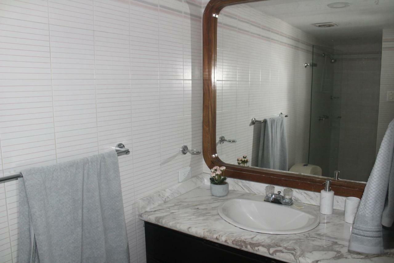 Cozy Apartment In El Laguito Cartagena Exterior photo